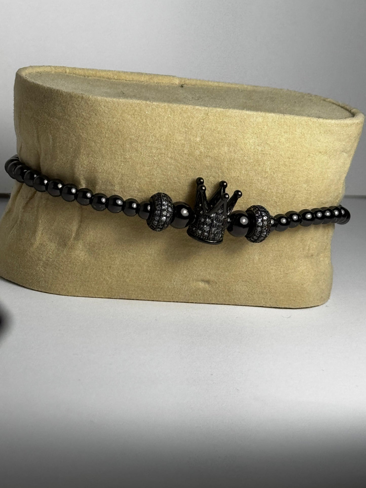 Brățară reglabilă Black Crown cu pietricele strălucitoare din zirconiu