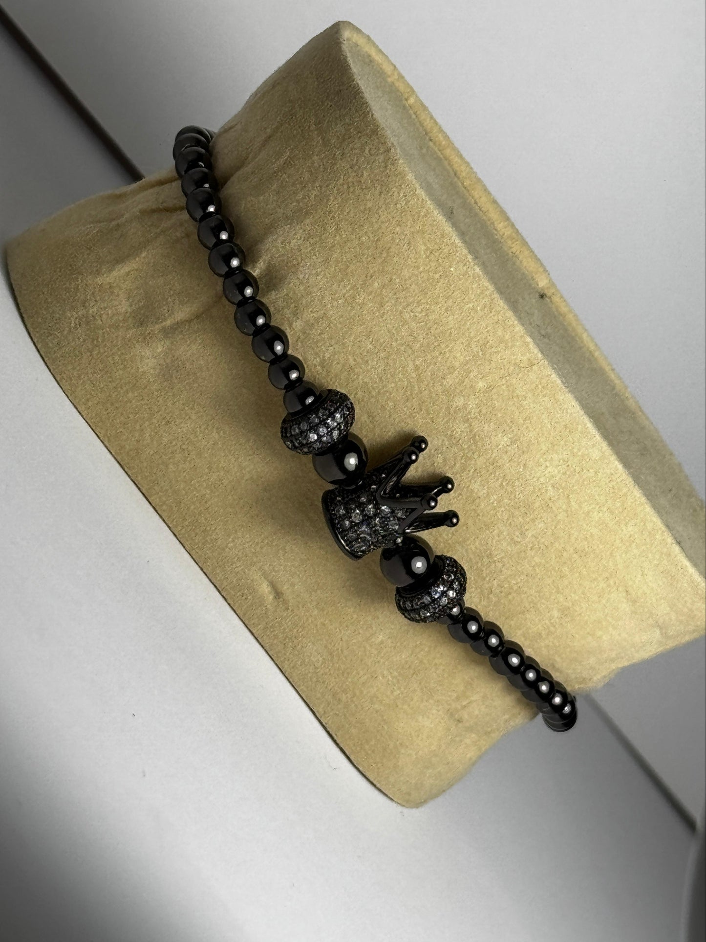 Brățară reglabilă Black Crown cu pietricele strălucitoare din zirconiu