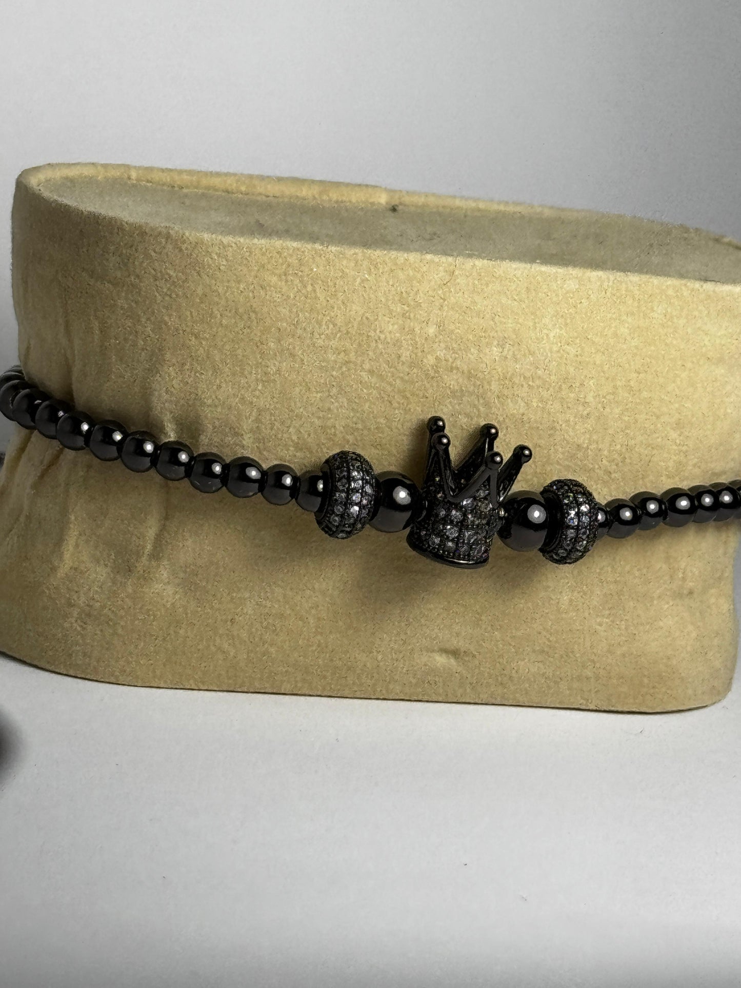 Brățară reglabilă Black Crown cu pietricele strălucitoare din zirconiu